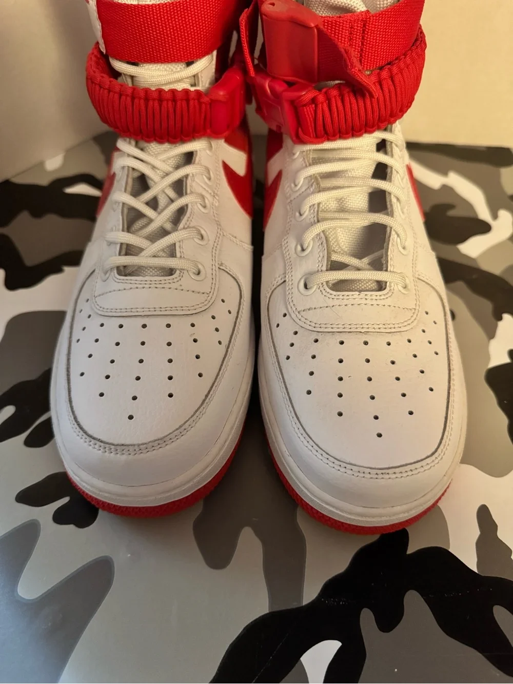 Men's High-Top Sneakers in White and Red with Ankle Strap high top Air Force One